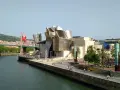 Museo Guggenheim y el puente rojo, un plan perfecto que ver en Bilbao en 1 día.