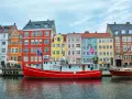Canal de Nyhavn, Copenhague. Coloridas casas y barcos, un lugar imperdible que ver en Dinamarca.