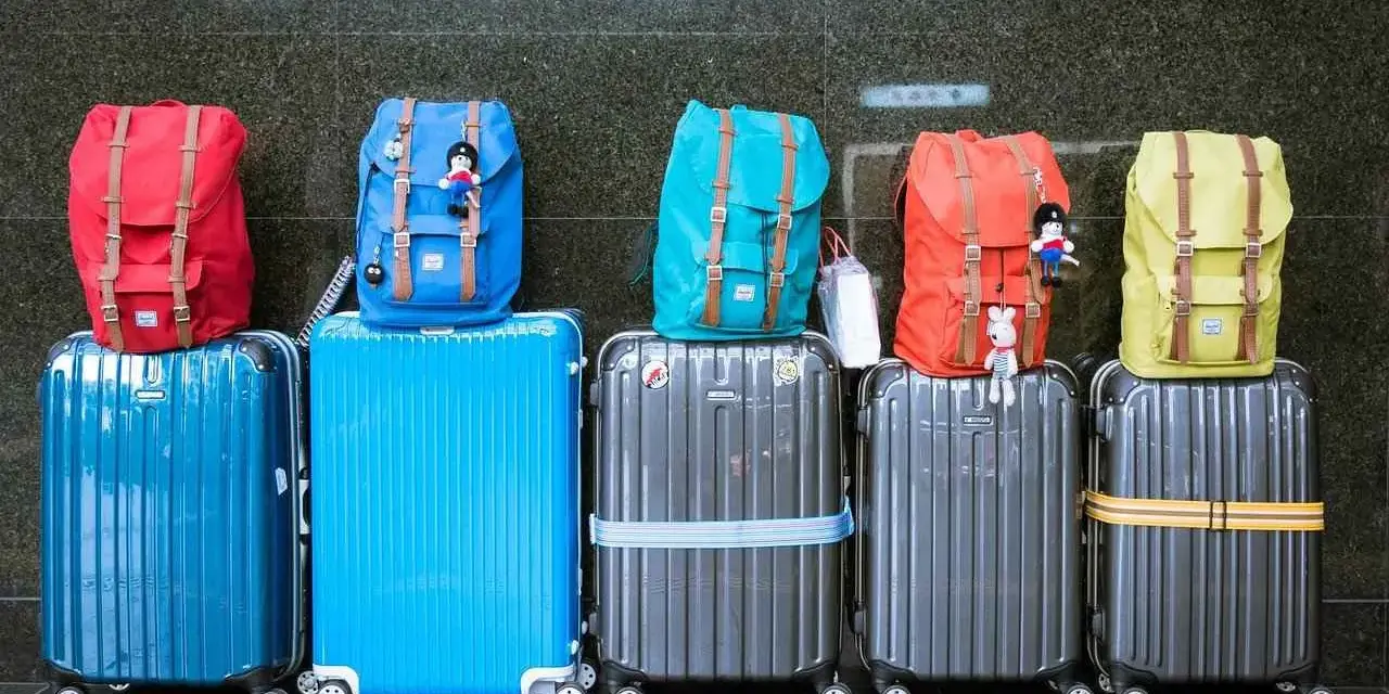 Maletas y mochilas listas para tu aventura. ¡Todo lo que necesitas para saber qué llevar a Tailandia!