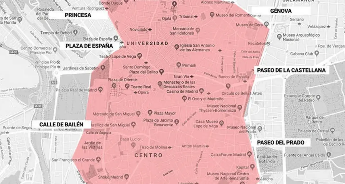 Mapa de Madrid con el zbe distrito centro resaltado en rosa, mostrando puntos de interés como Plaza de España, Palacio Real y Museo del Prado.