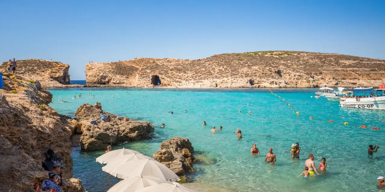 Un día perfecto para nadar y disfrutar del sol en Malta. ¡Ideal para tu itinerario de qué ver en Malta en 5 días!