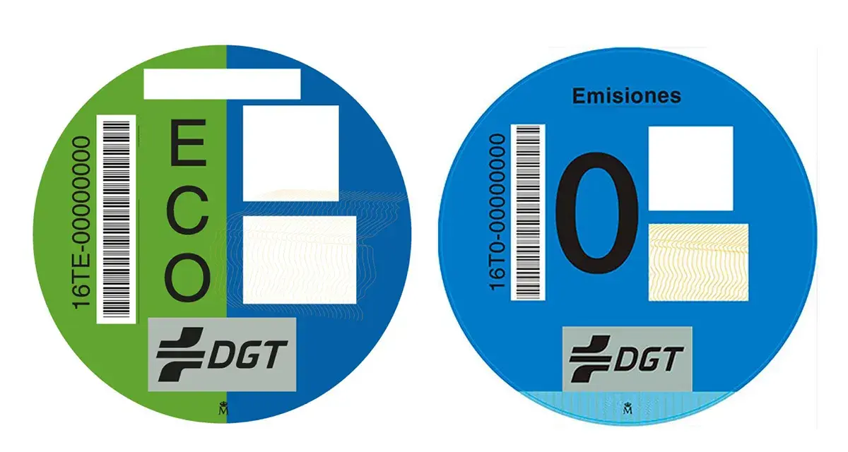Diferencia entre etiqueta eco y cero emisiones: la ECO es verde/azul, la CERO es azul. Ambas tienen códigos y el logo DGT.