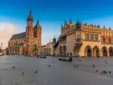 Plaza de Cracovia con la Basílica de Santa María y la Lonja de los Paños. Ideal para excursiones en Krakow.
