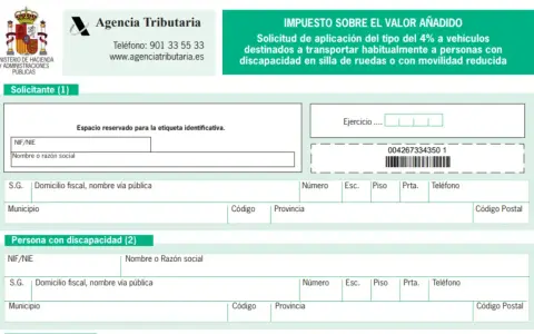 Formulario de la Agencia Tributaria para solicitar el tipo reducido del 4% de IVA en la compra de un coche para personas con movilidad reducida.