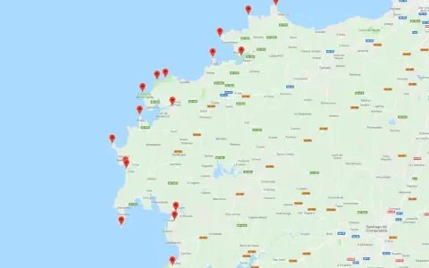 Ruta en coche por la Costa da Morte, con puntos de interés marcados en el mapa.