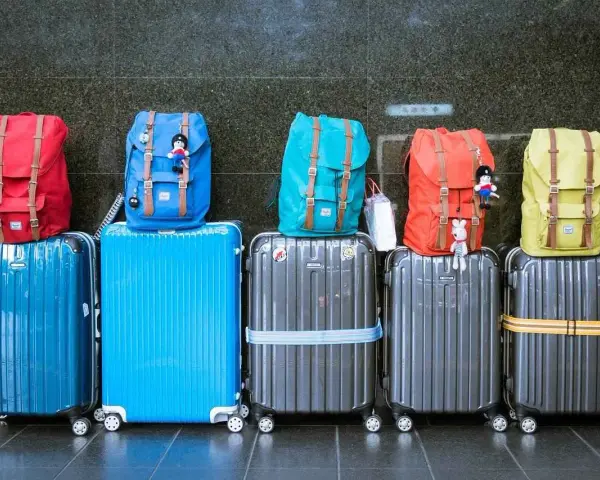 Maletas y mochilas listas para tu aventura. ¡Todo lo que necesitas para saber qué llevar a Tailandia!