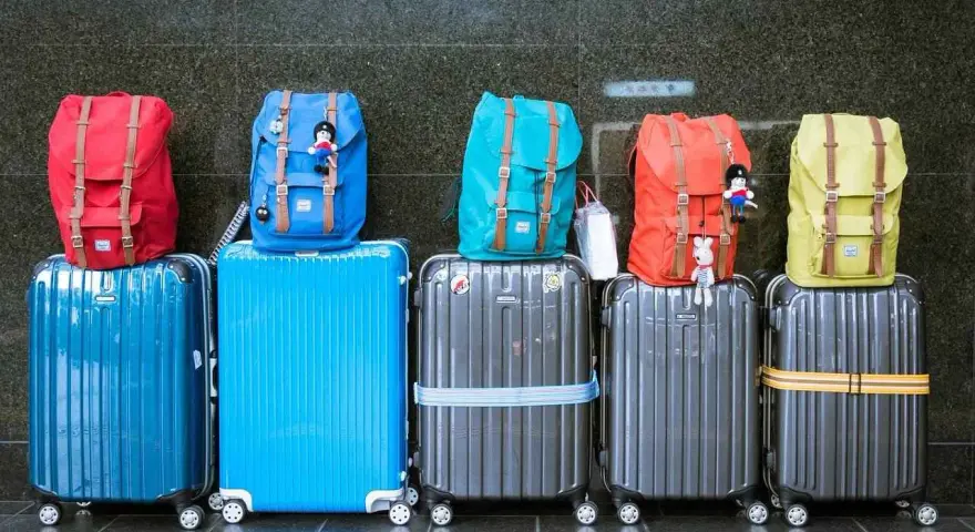Maletas y mochilas listas para tu aventura. ¡Todo lo que necesitas para saber qué llevar a Tailandia!