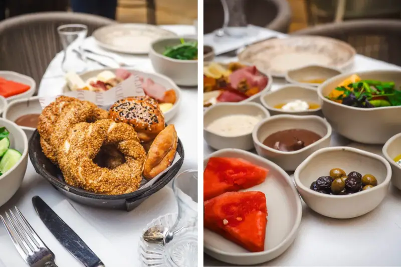 Desayuno turco con simit, aceitunas, fruta y dulces. ¡Una delicia para saber dónde comer en Estambul!